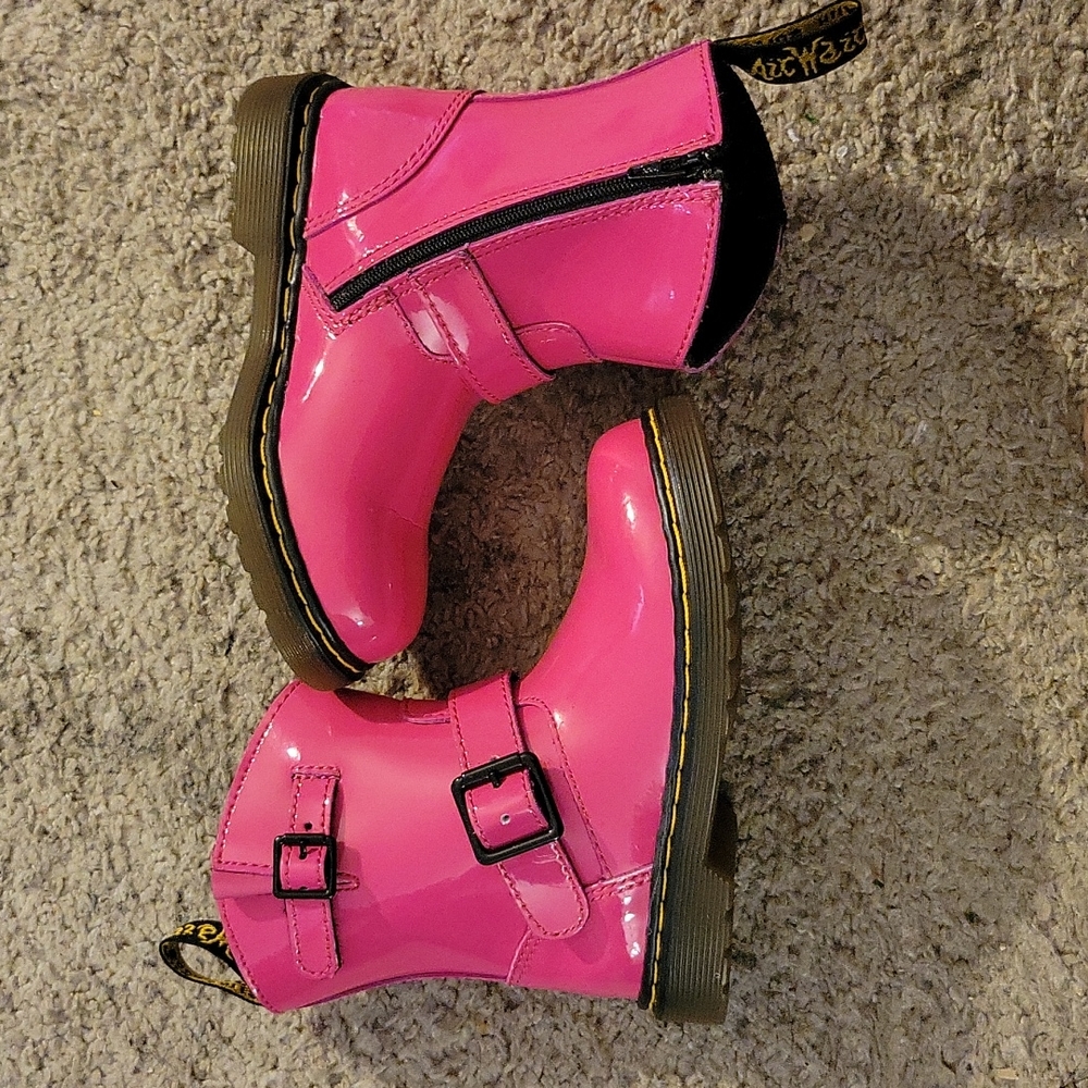 Dr. Air Wair Martens. Girls. 9. NWOT. Pink!